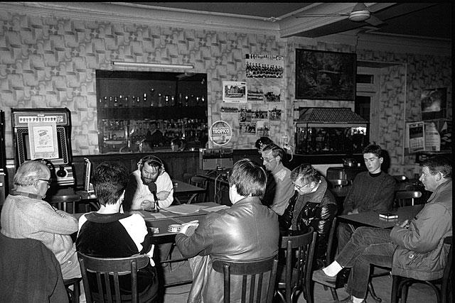 Radio 4 cantons en direct du café de Fidèle Fornasier, pour la grande foire du 1er avril à Castillonnès. - | Mémoire de Villeréal, Droits réservés