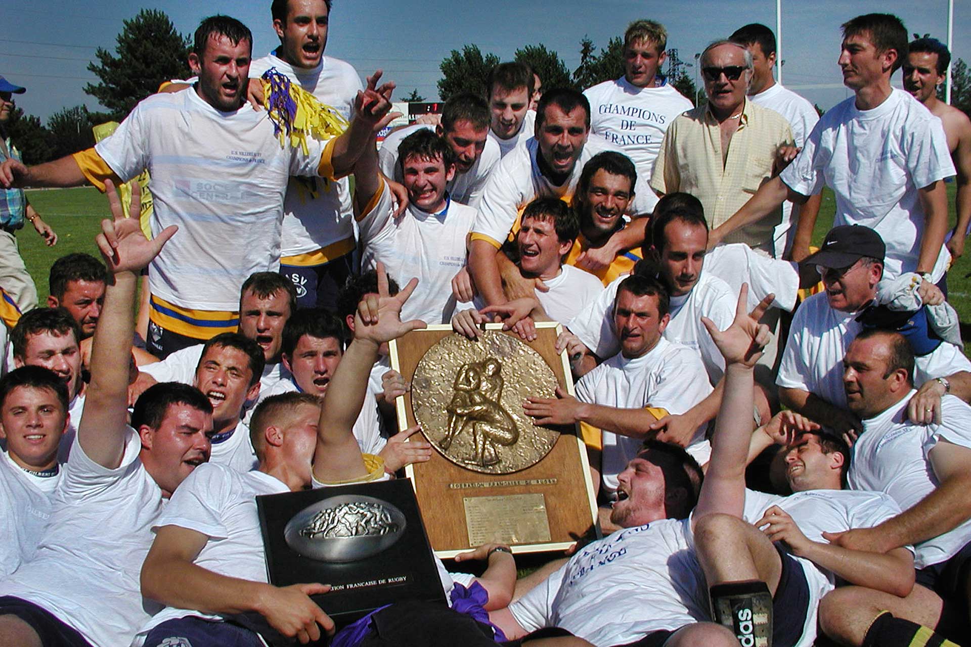 22 juin 2003 - L'US Villeréal Rugby Champion de France Honneur. - Photo © Jean-Paul Épinette.