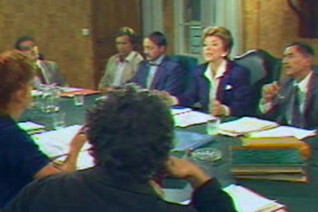 Éte 1987 - Marthé Mercadier préside la réunion du conseil de Villeréal...|| Mémoire de Villeréal, Droits réservés Éte 1987 - Marthé Mercadier préside la réunion du conseil de Villeréal...|| Mémoire de Villeréal, Droits réservés