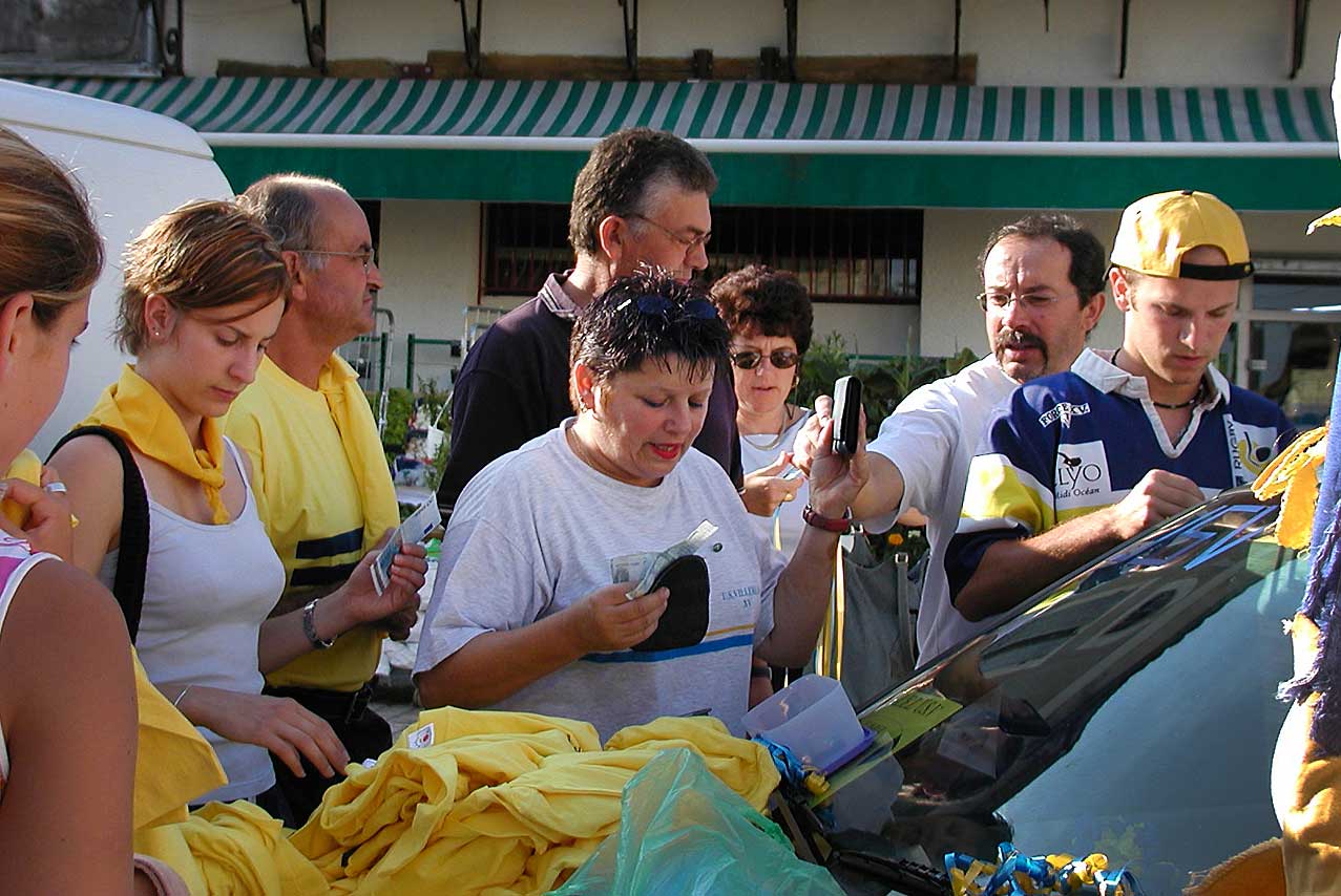 À chacune des finales, les caravanes de supporters ont fait vibrer les couleurs Jaune et Bleu ! - | Mémoire de Villeréal © Jean-Paul Épinette.