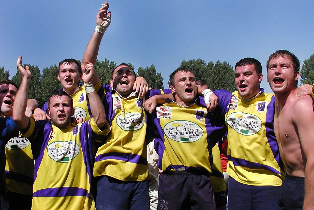 Assurés de leur retour en Fédérale 3, les Jaune et Bleu se lancent à la conquête du titre suprême !... - | Mémoire de Villeréal © Jean-Paul Épinette.