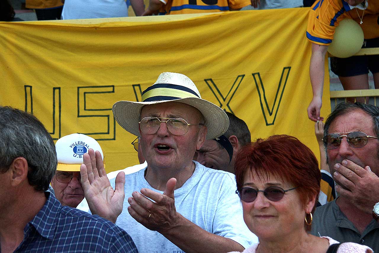 Désormais, les Jaune et Bleu rallient des supporters de tout le territoire. Et, pour rien au monde, Gigi n'aurait manqué ça !... - | Mémoire de Villeréal © Jean-Paul Épinette.