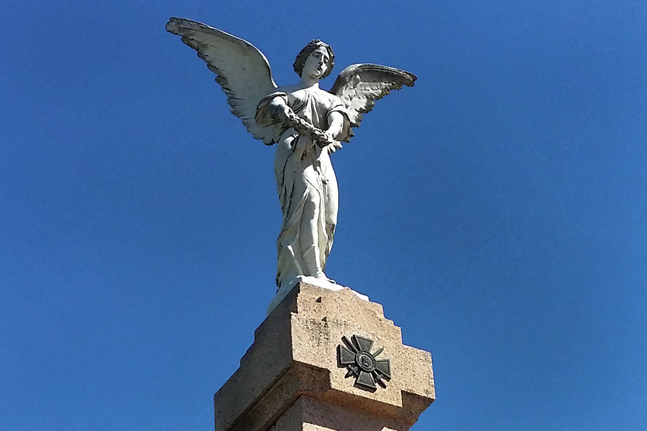 Aux morts du Villeréalais, les lauriers de la Paix...|| Mémoire de Villeréal © Jean-Paul Épinette. Aux morts du Villeréalais, les lauriers de la Paix...|| Mémoire de Villeréal © Jean-Paul Épinette.