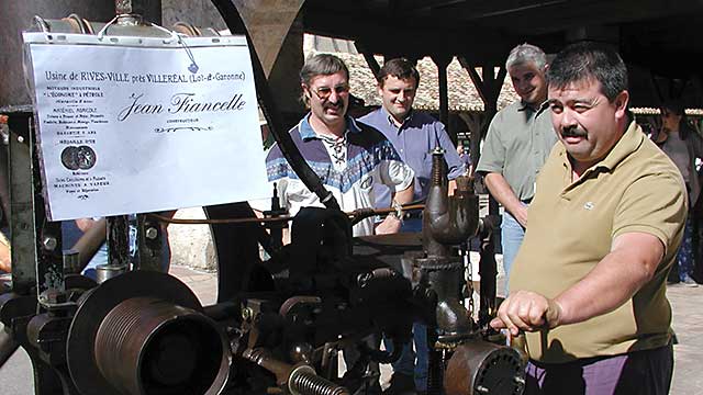 L'antique moteur Fiancette continue de tourner vaillamment.| © Jean‐Paul Epinette ‐ iCimedia L'antique moteur Fiancette continue de tourner vaillamment.| © Jean‐Paul Epinette ‐ iCimedia