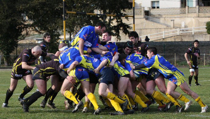 Le maul jaune et bleu a su aussi manoeuvrer les Lindois|Jean-Paul Epinette Le maul jaune et bleu a su aussi manoeuvrer les Lindois|Jean-Paul Epinette
